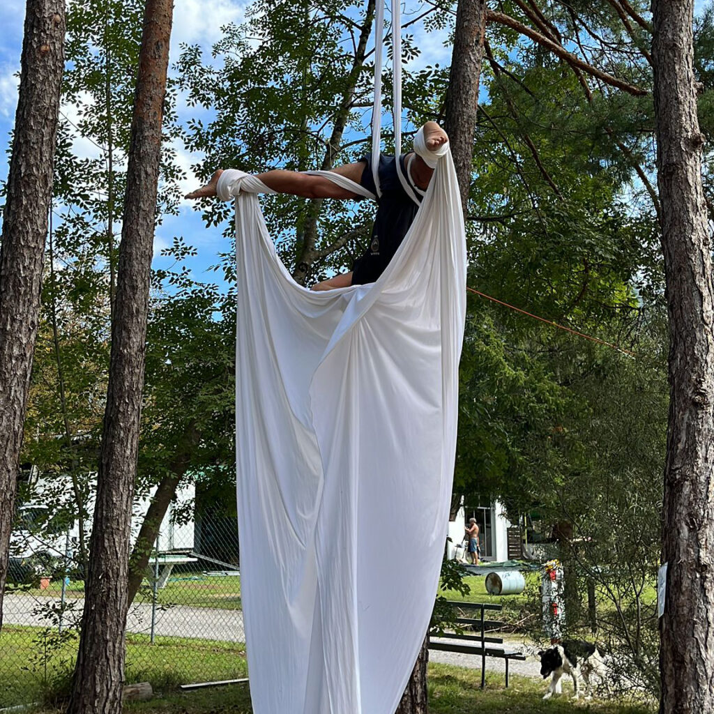 performance tessuto acrobatico
